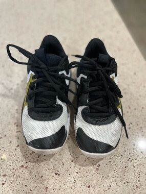 Under Armour Kids Black, White & Olive Green Sneakers